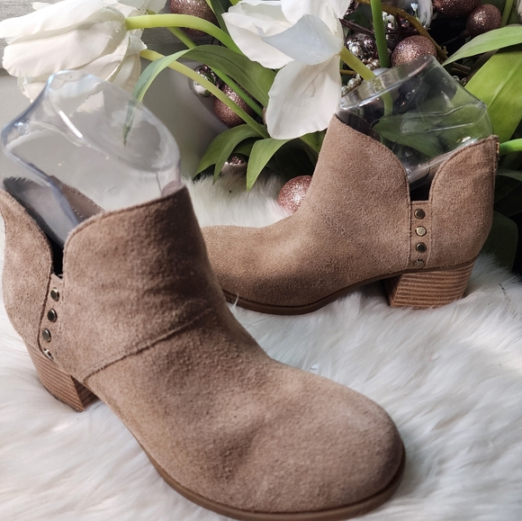 Koolaburra By UGG Women's Beige Boots new - Picture 3 of 10